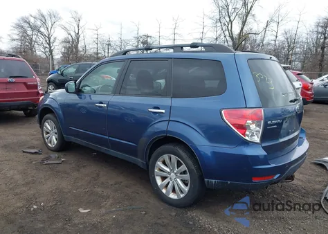 2011 Subaru Forester 2.5X Premium из США, поврежденный, VIN JF2SHADC8BH744446